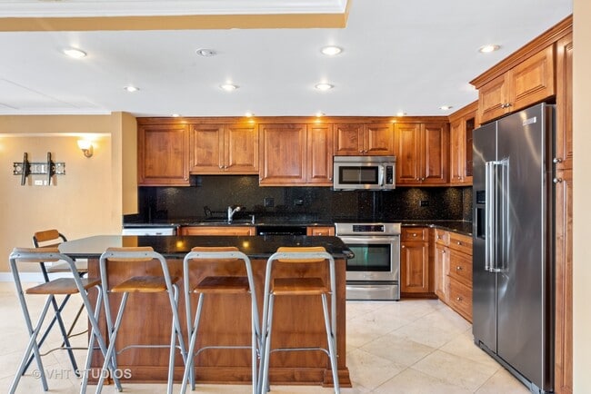 Building Photo - 6340 Americana Dr