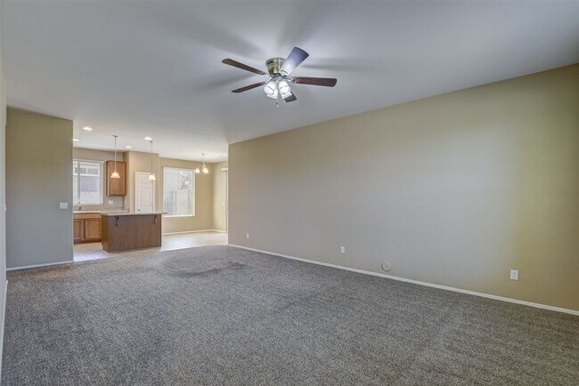 Foto del edificio - 3 bedrooms plus a den, 2 bath home in Brig...
