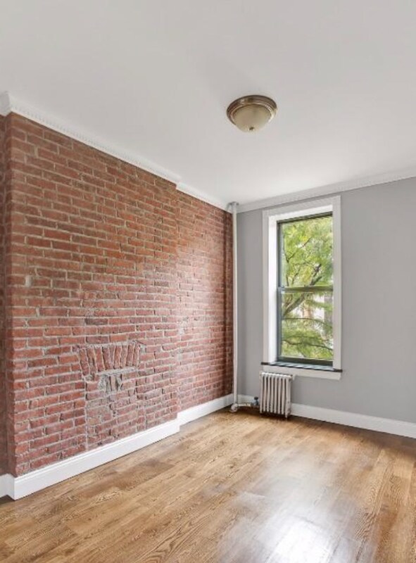 Building Photo - 435 W 52nd St