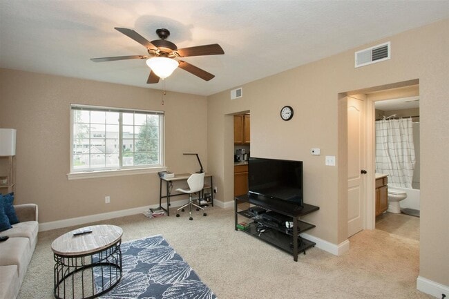 Building Photo - 100 Grandview Ct