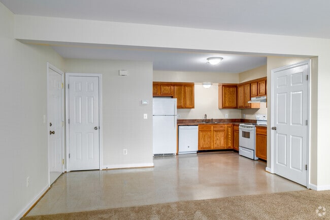 3BR, 2BA - 1,244SF - Kitchen / Dining Room - Parkview Apartments