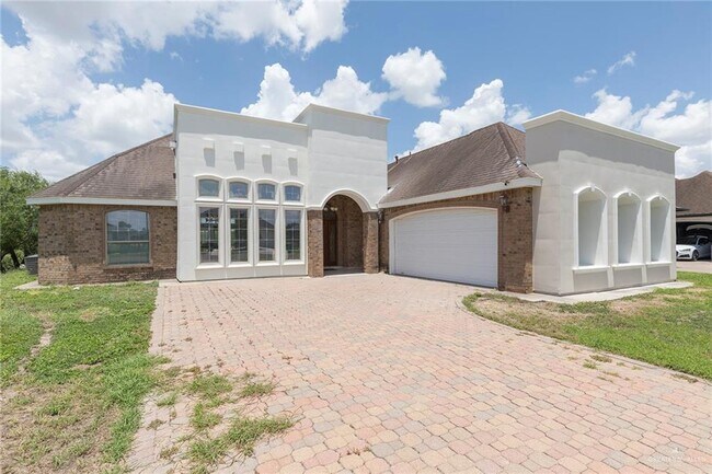 Building Photo - 1213 Rhett Dr
