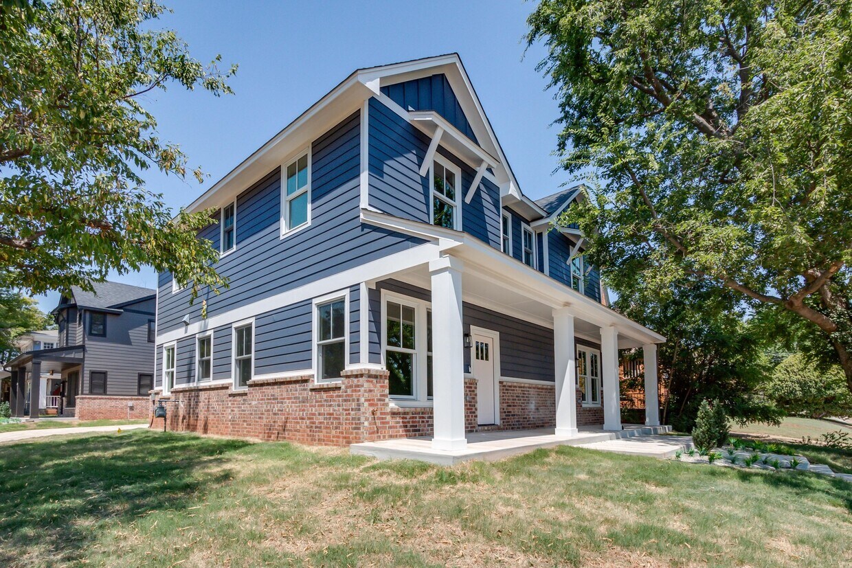 Foto principal - 2601 N Dewey Ave