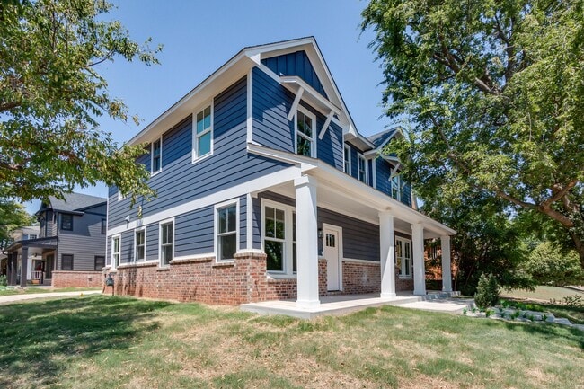 Photo - 2601 N Dewey Ave Townhome