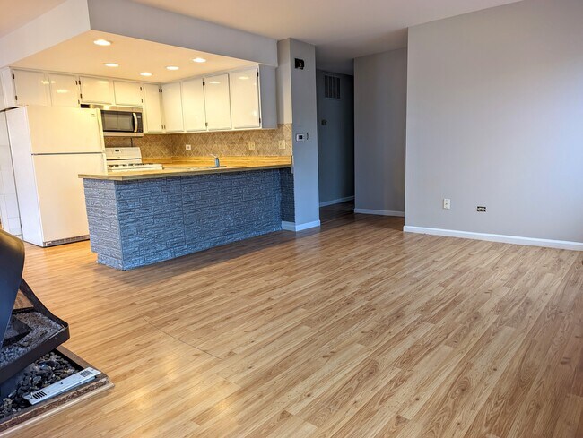 Building Photo - 2133 N Ginger Creek Dr