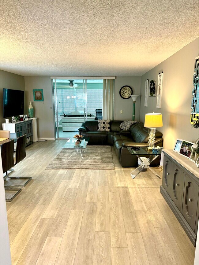 Foto del edificio - 8 Willowbrook Ln