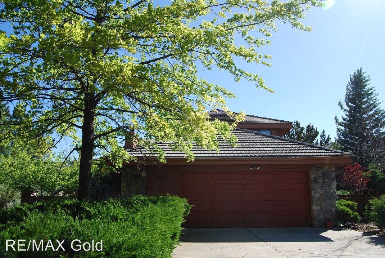 Primary Photo - 3 br, 2.5 bath House - 145 Lakeview Drive