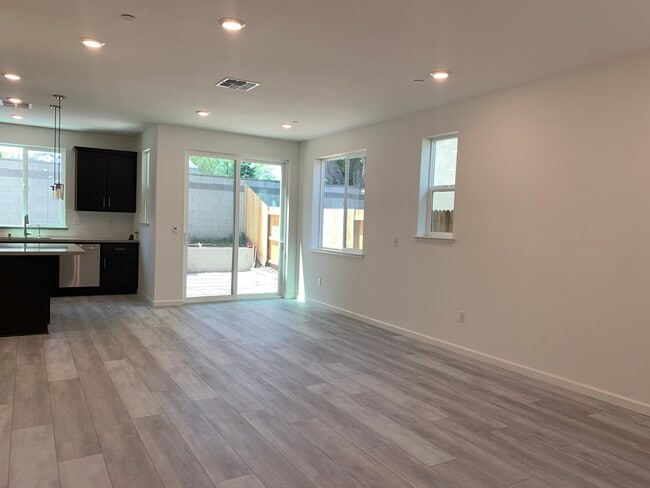 Building Photo - 872 Fruit Stand Cir