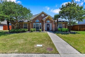 Building Photo - 630 Lakewood Dr