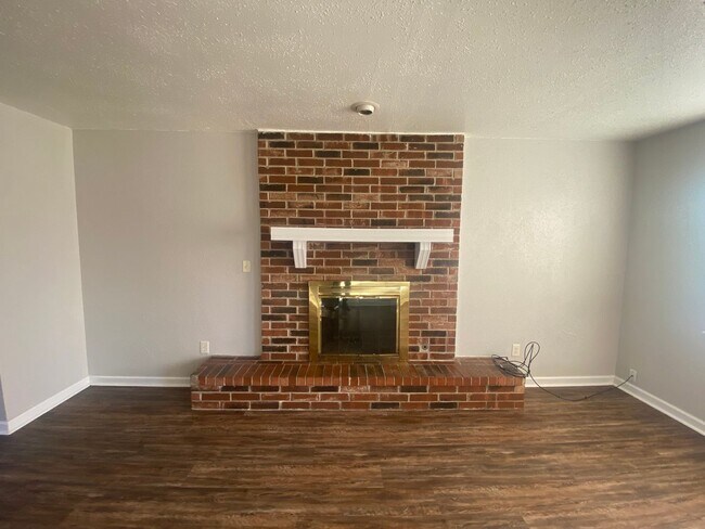 Foto del edificio - 4 bedroom 2 bath - walking distance to Moo...