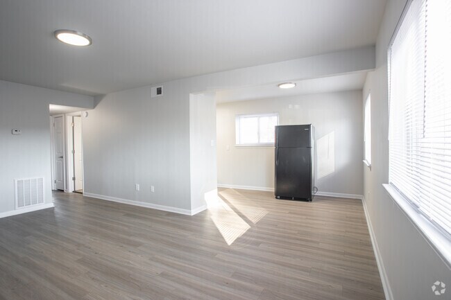 2BR,1BA,900SF - 2 Bedroom A - Autumn Lakes Apartments