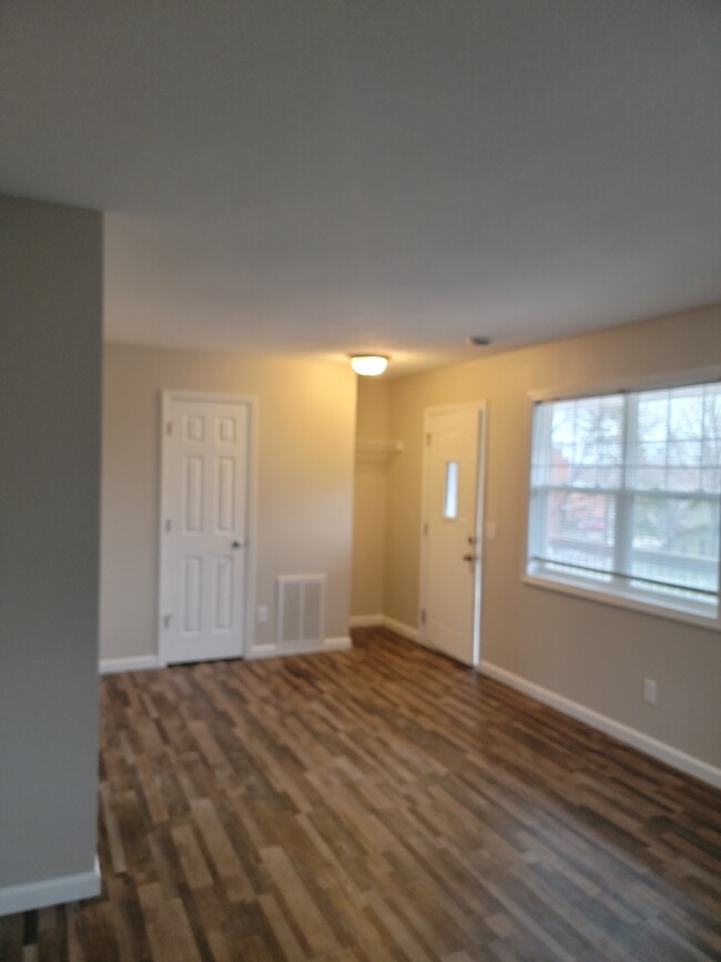 Entry - 308 Lewis St S