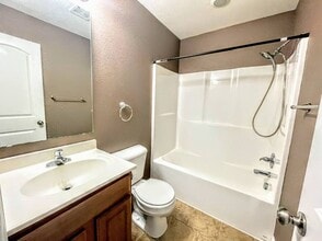 Building Photo - 110 Lakeview Ct