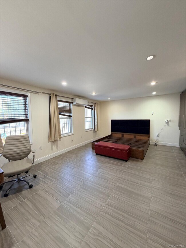 Foto del edificio - 33-21 Farrington St