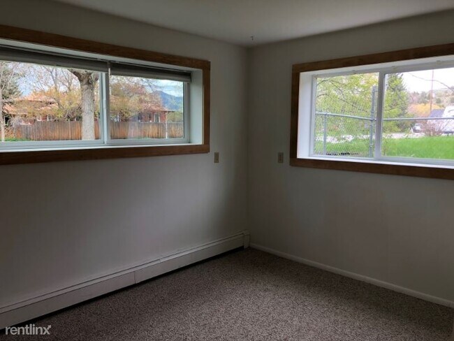 Building Photo - 3 br, 1 bath Apartment - 216B E Lincoln St