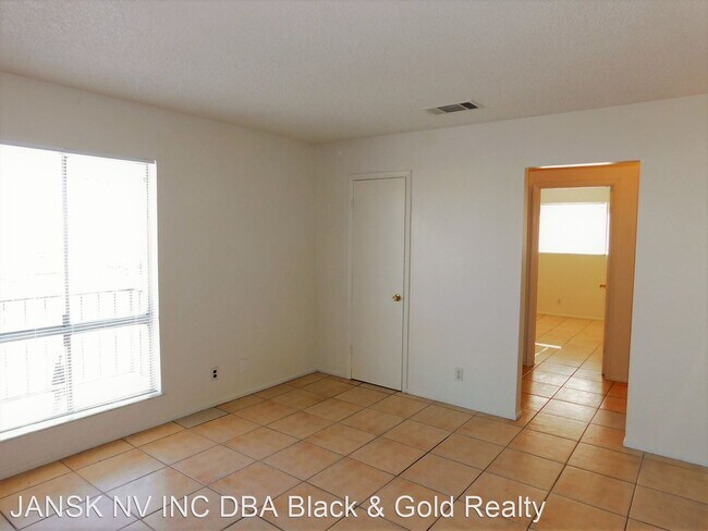 Building Photo - 803 N Major Ave