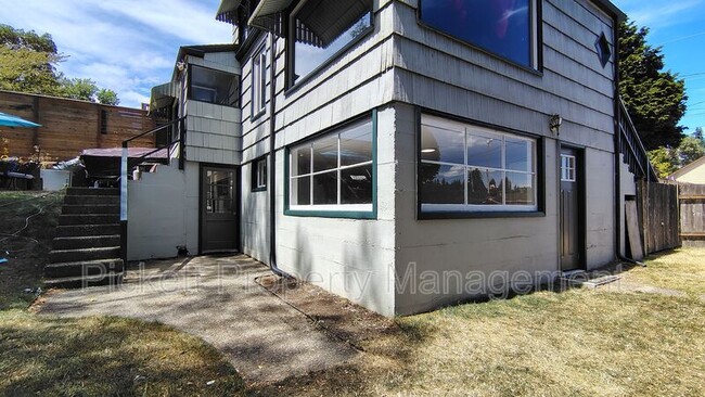 Building Photo - 4121 W D St