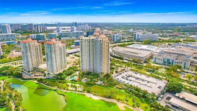 Foto del edificio - 19501 W Country Club Dr