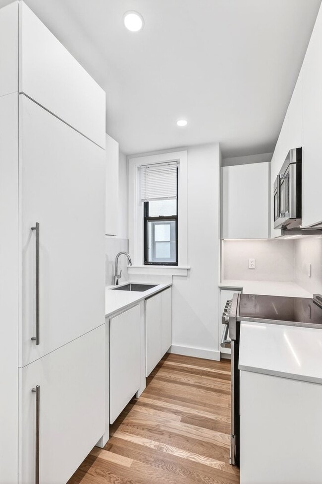 $3275 | 1BR 1BA | Brighton | Laundry in Building - $3275 | 1BR 1BA | Brighton | Laundry in Building Apartment