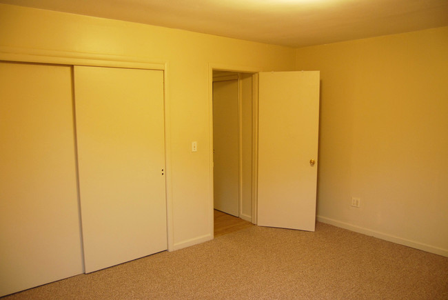 Building Photo - 81 Devens St