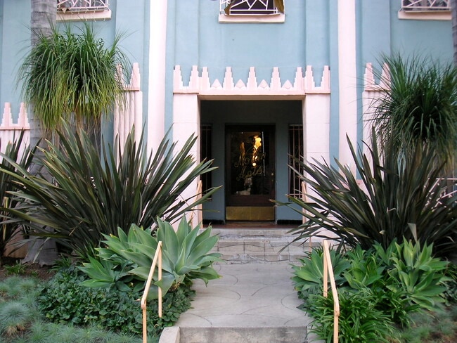 Building Photo - 1814 N Normandie Ave