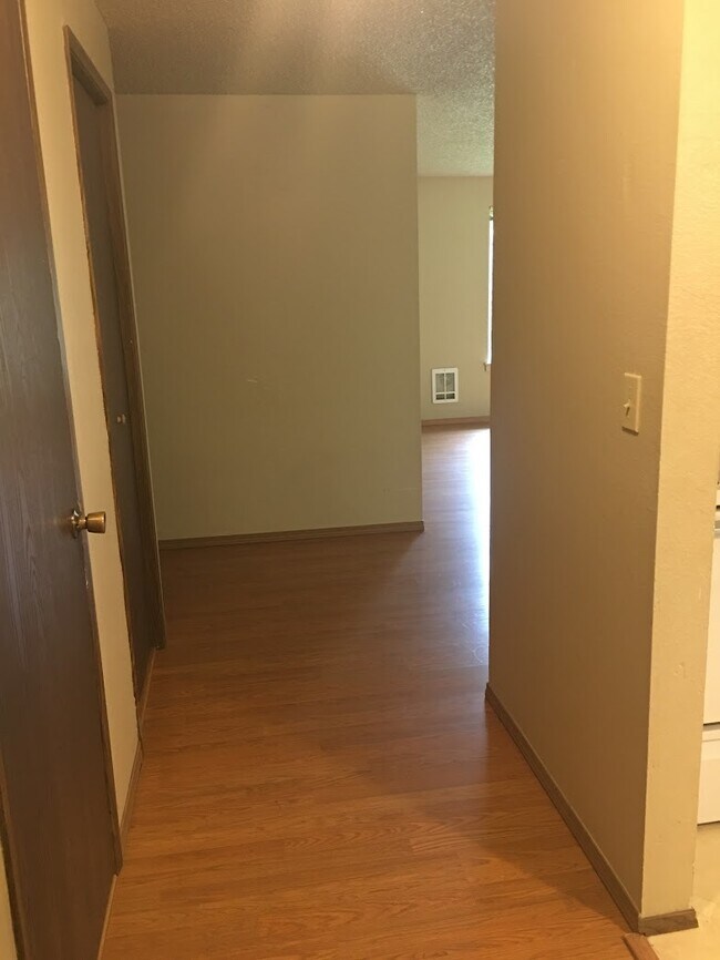 Foto del edificio - Charming Pet-Friendly Junction City Home with Yard & Garage