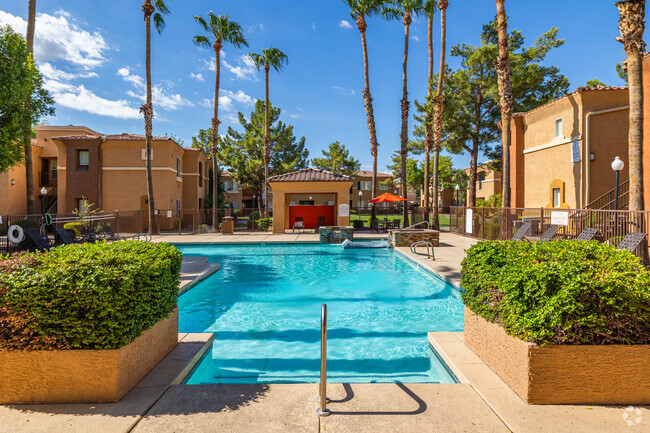 Piscina - Desert Harbor Apartment Homes