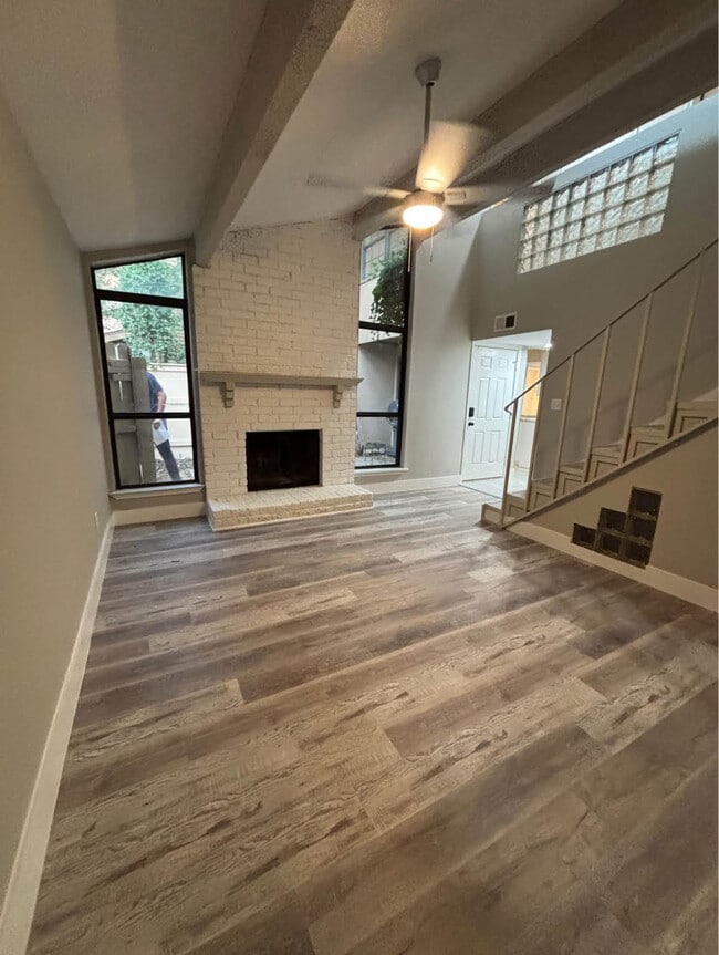 Foto del edificio - 5614 Harvest Hill Rd