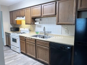Building Photo - 931 Trimble Dr