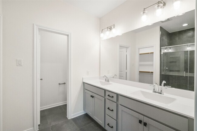 Foto del edificio - 623 Silver Pear Ct