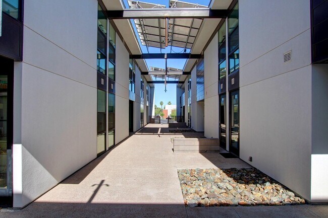 Building Photo - 1717 N 1st Ave