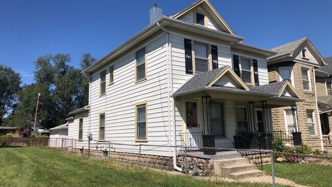 Building Photo - 1239 Wisconsin