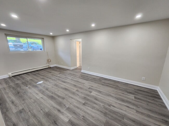 Building Photo - 2 Normandy Dr