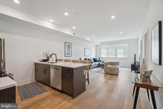 Foto del edificio - 1419 W Grange Ave