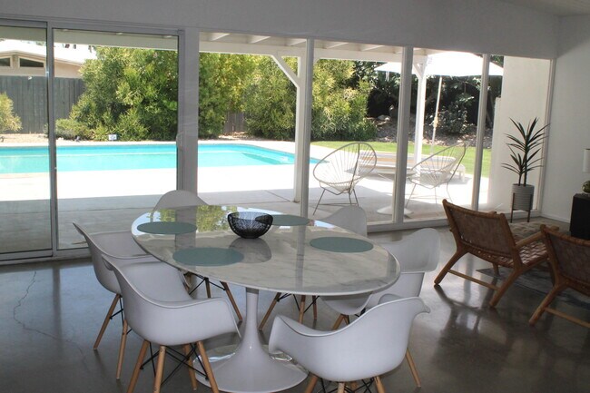 Foto del edificio - 278 N Sunset Way