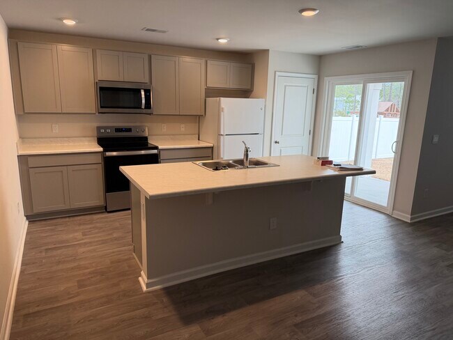 Building Photo - 4735 Cockatoo Dr