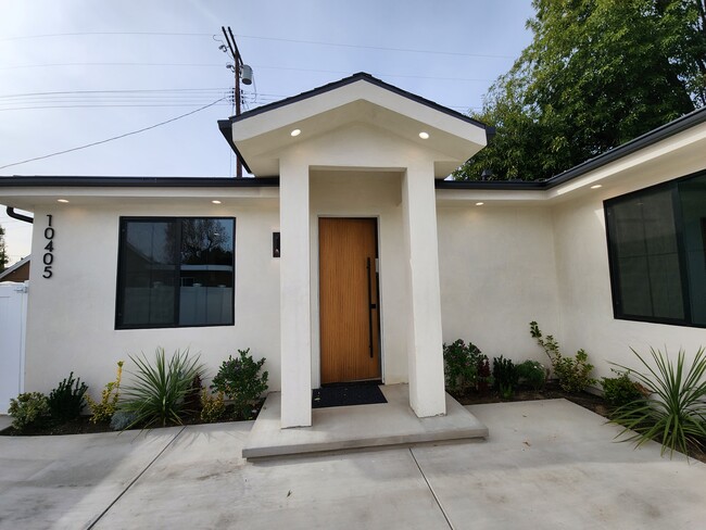 Building Photo - 10407 Densmore Ave