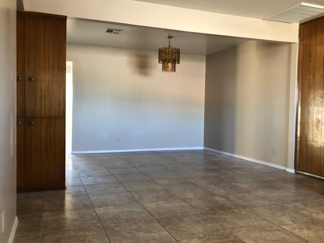 Foto del edificio - 5800 Bobwhite Ave