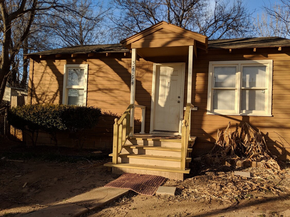 Front entrance - 3715 Trellis Ct