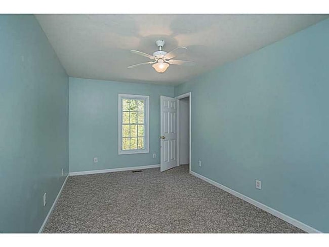 Building Photo - 3280 Lincoln Hill Rd