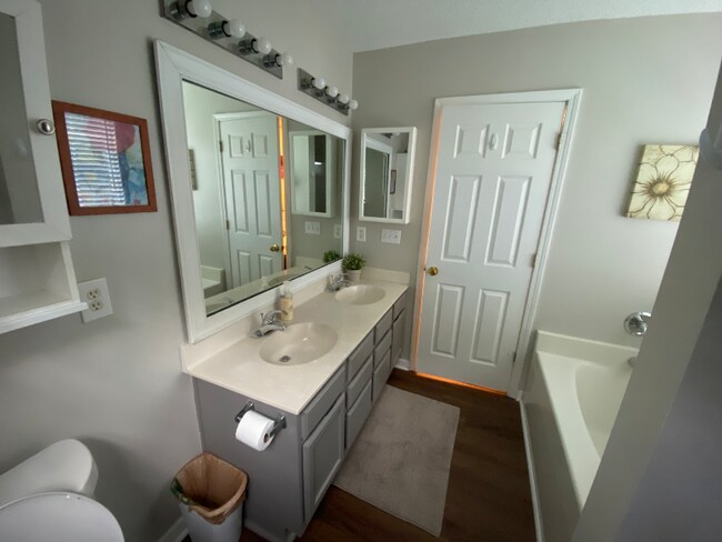 Foto del edificio - 7434 Frances Irene Dr