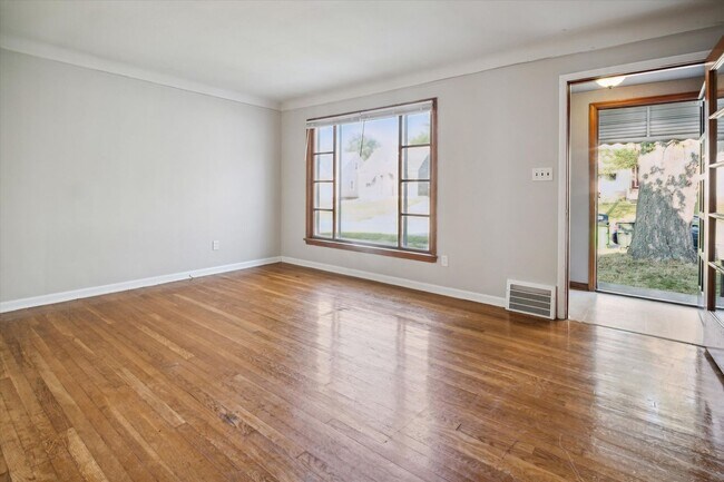Building Photo - 5008 E 86th St