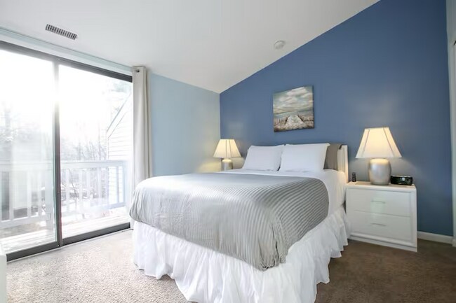 Building Photo - 5713 Creeks Crossing N