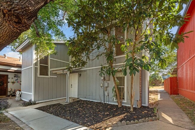 Building Photo - 4813 Yucca Hill Dr