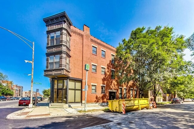 Building Photo - 2459 W Augusta Blvd