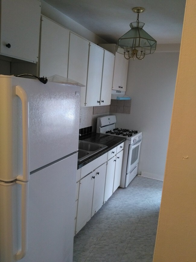 Foto del edificio - 5216 Castlewood Rd