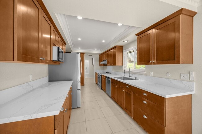 Building Photo - Beautifully upgraded 4-bedroom, 3.5-bathro...