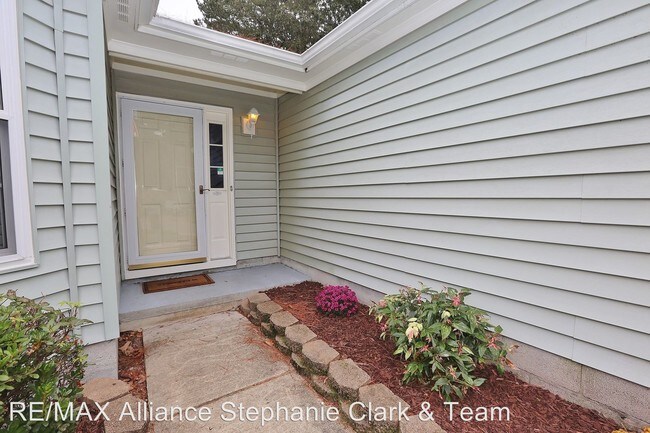 Building Photo - 3 br, 2 bath House - 1348 Beacons Reach Drive