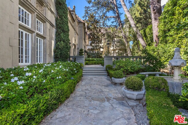 Foto del edificio - 10335 Wilshire Blvd