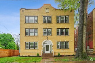 Building Photo - 208 Magnolia St